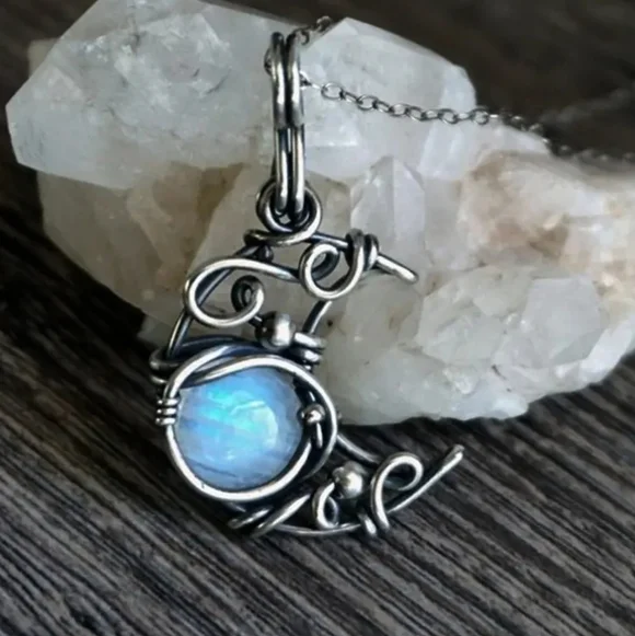 LAST ONE!!! New! Moon charm - Picture 1 of 7